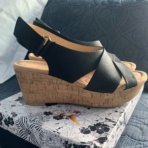 Chinese Laundry Black Wedge Delight Sandals Sz 8